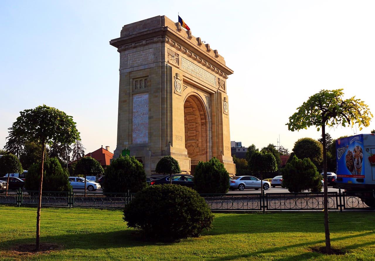 Obiective turistice care merita vizitate in Bucuresti - Masina inchiriata vs Uber vs Taxi vs Transport in comun