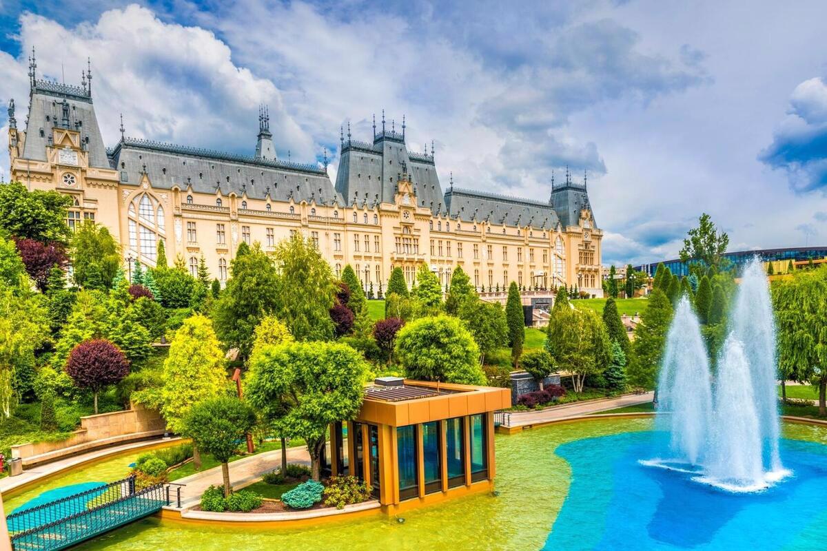 Cele mai frumoase trasee turistice din Moldova pe care le poti explora cu o masina inchiriata din Iasi
